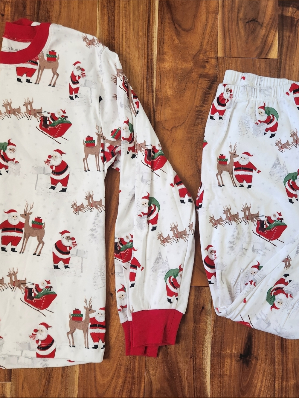 Pottery Barn Christmas Santa & Reindeer Pajama Set White & Red Santa. Size Large
